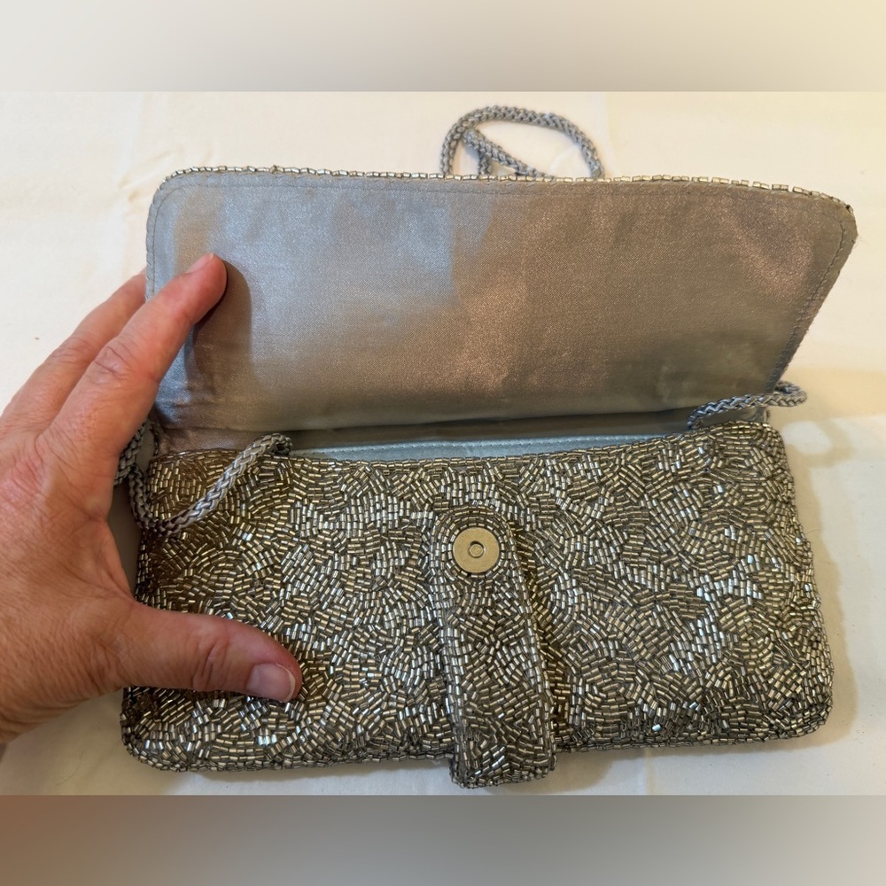 NWOT Silver Sequin Women’s Evening Bag - Valerie Stevens brand. - Picture 4 of 10